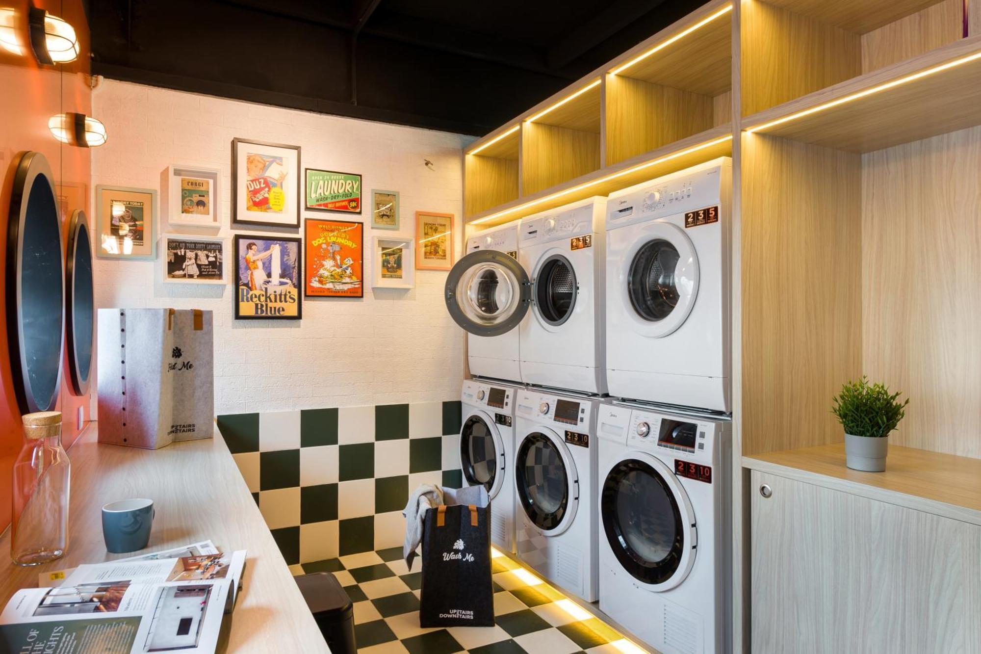 Upstairs Downstairs Coliving Bukit Bintang Wisma tamu